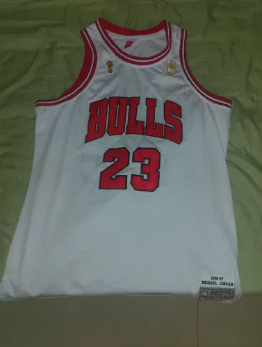 Camisa bulls 1998 Michael Jordan Branca em Lauro de freitas