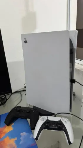 Ps5 digital com 2 controles