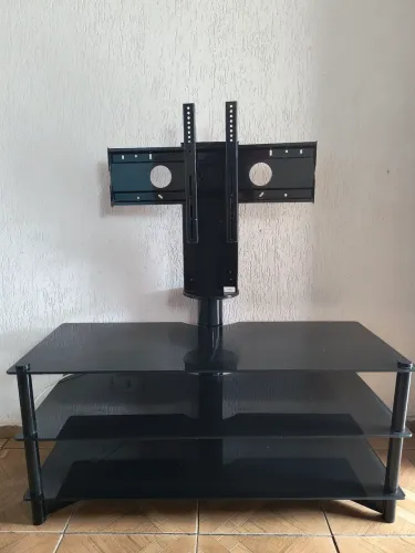 Rack de vidro com painel embutido