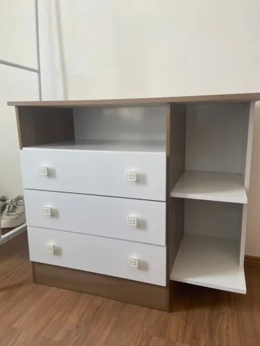 Cômoda em MDF branca e marrom