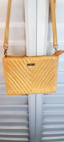Bolsa dourada santa lolla lindíssima com divisórias internas,para uso de dia e noite