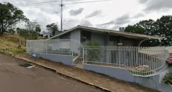 Imóvel para venda possui 330 metros quadrados com 5 quartos em Centro - Sarandi - RS