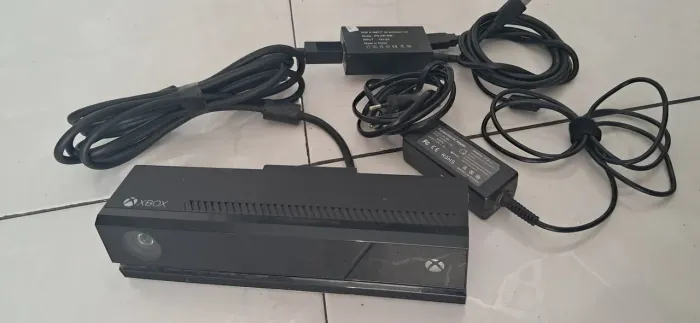 Kinect e adaptador Xbox One X