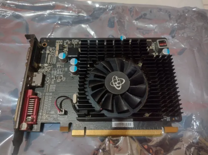 Placa de vídeo HD 6670 2Gb ddr3