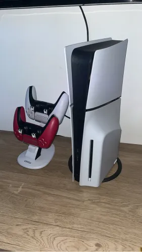 Ps5 1T novo, 2 controles acompanhados