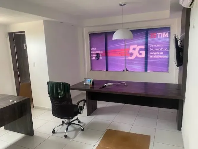 Sala comercial duplex no Bairro dos Ipês.