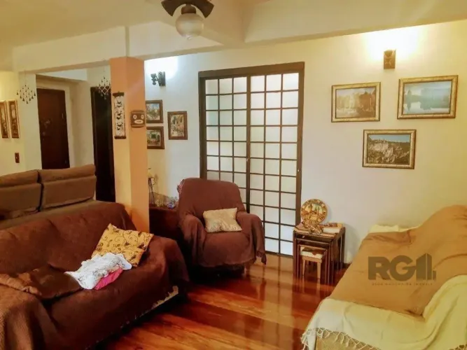 Casa com 3 dormitórios no bairro Tristeza