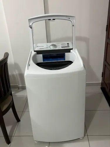Vendo máquina de lavar Electrolux 14kg, bastante conservada