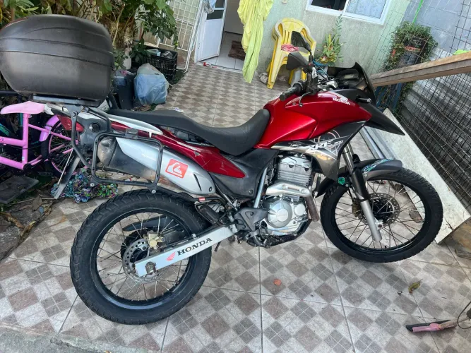Honda XRE 300 - Excelente estado - Pronta para rodar