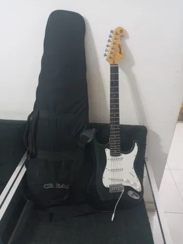 Guitarra Memphis stratocaster no precinho pra ir embora hoje 