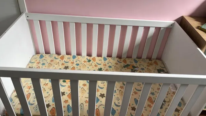 Vendo Berço 3 em 1: berço , minicama e sofá com colchão incluso.