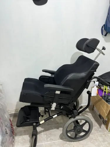 Cadeira de rodas postural/reclinável