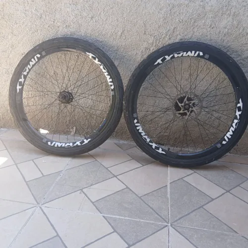 Vendo par de aro vmaxx e par de pneu kenda flame 