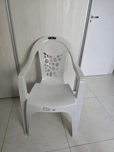 Cadeira de plástico