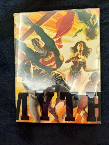 Livro Mythology: The DC Comics Art of Alex Ross,