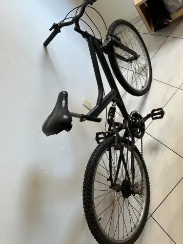 Bicicleta aro 26 com suspensão dianteira e traseira