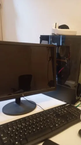 Monitor 3 tech 1366x600