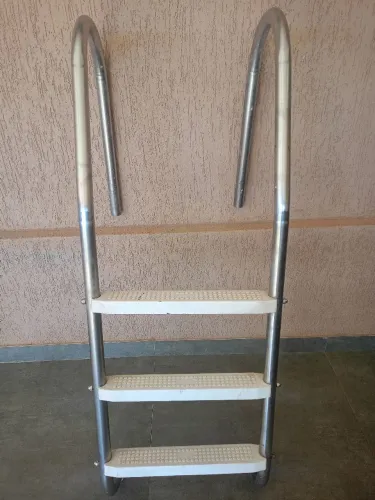 Escada para piscina - Desapego!