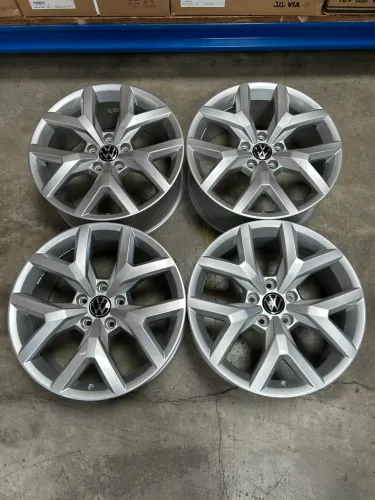 Jogo De Roda Amarok Prata Brilhante Original 5x120 - 19x8 Offset 43 (Nv)