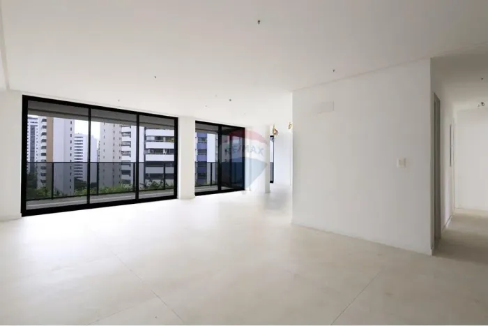 Apartamento de alto padrão com 160m. 3 Quartos, sendo todos suítes. 3 Vagas de garagem. La