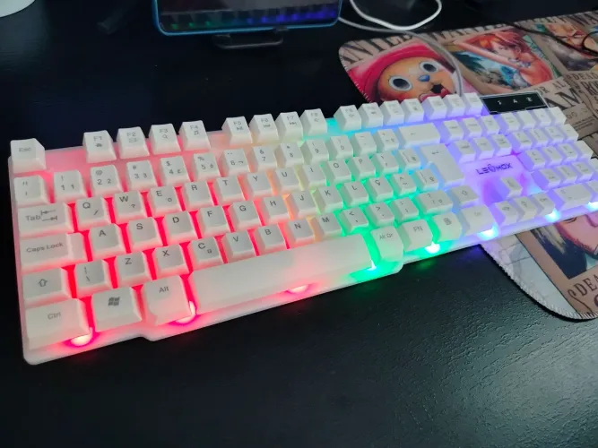 Teclado para computador com iluminação