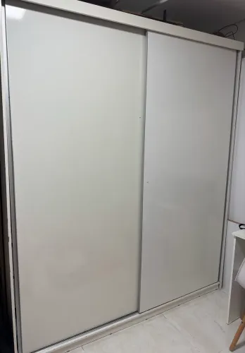 Guarda roupa porta de correr