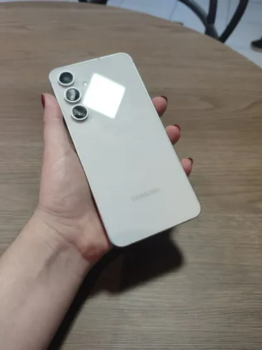 SAMSUNG S24FE