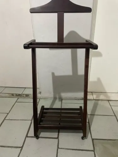 Cabide de chão