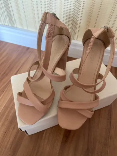 Salto Nude Marca Prego Número 35