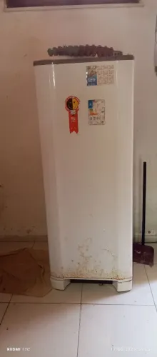 VENDO GELADEIRA FUNCIONANDO PERFEITAMENTE