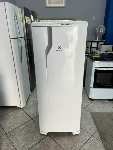 Geladeira Electrolux degelo 240 litros 220 volts