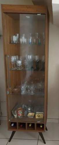 Cristaleira estilo moderno