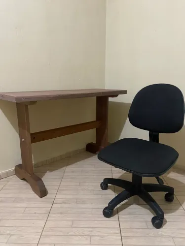 Mesa escrivaninha e Cadeira Giratória