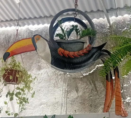 Tucano artesanal linda jardineira 