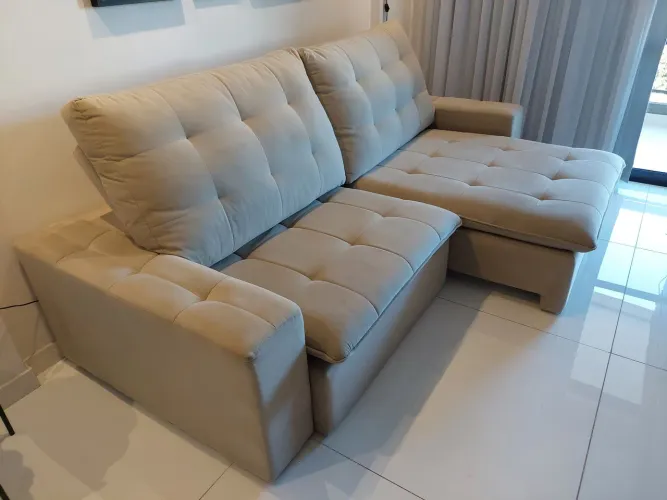 Sofá com chase retrátil