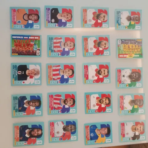 Figurinha PANINI, 2026 lote com 90 figurinhas sem repetição