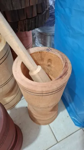 Pilão de madeira rústica artesanal 