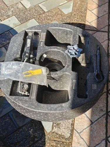 Suporte estepe de roda macaco e reboque Citroen Aircross