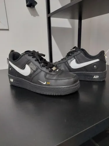Tenis Air Force 1 preto e branco - Réplica