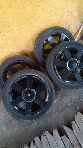 Vendo rodas com pneu aro 17 