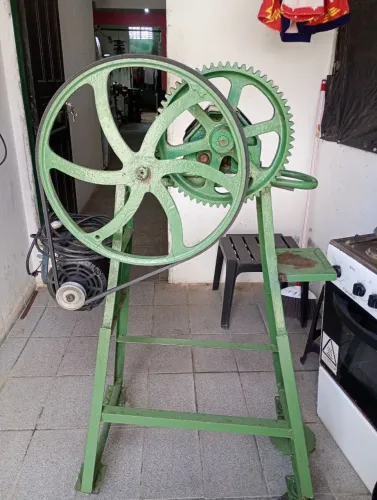 Vendo este engem de caldo de cana