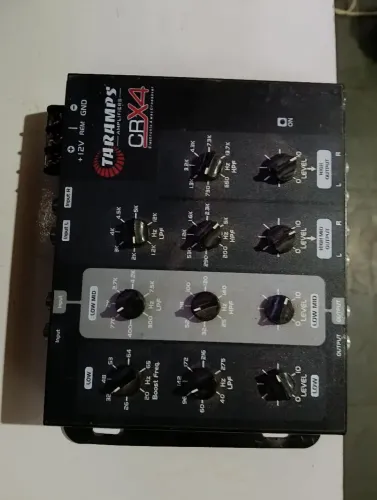 Crossover Taramps CRX4 semi novo