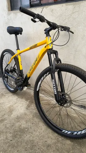 Bicicleta aro 29 pouco usado sem desconto.