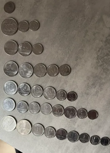 35 moedas antigas diferentes