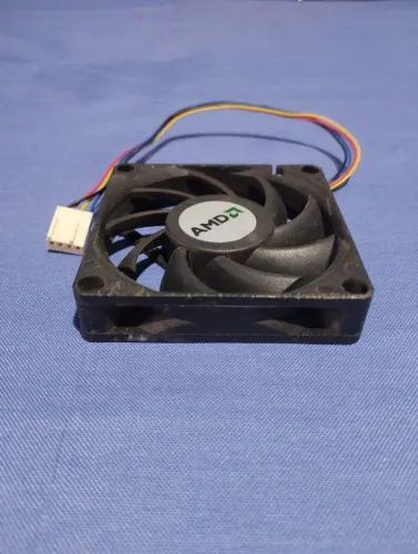 Ventoinha AMD 4 pinos, funcionando