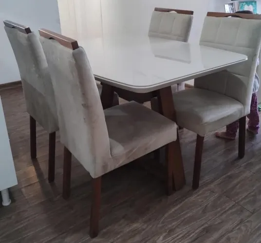 Mesa de Jantar Retangular com Tampo de Vidro