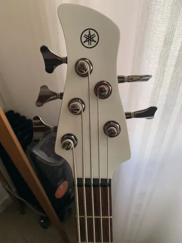 Baixo Yamaha TRBX 305