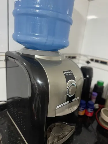 Bebedouro de Água Esmaltec de Mesa - Refrigerado por Compressor Stilo Black EGM30