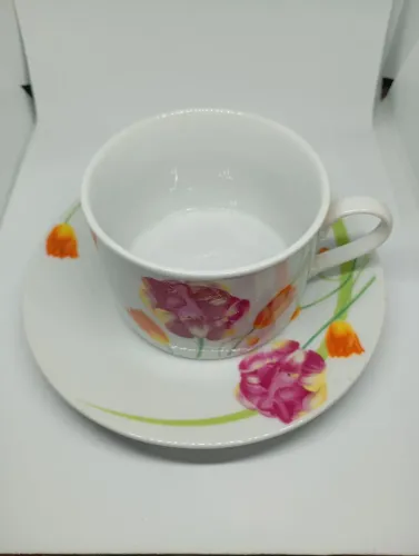 Xícara e pires de Porcelana Casambiemte