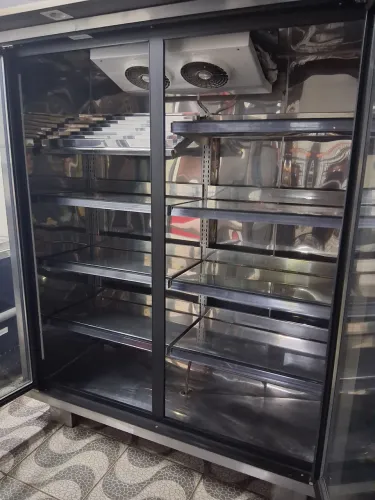 Vendo freezer expositor resfriado e congelado total inox 02 portas